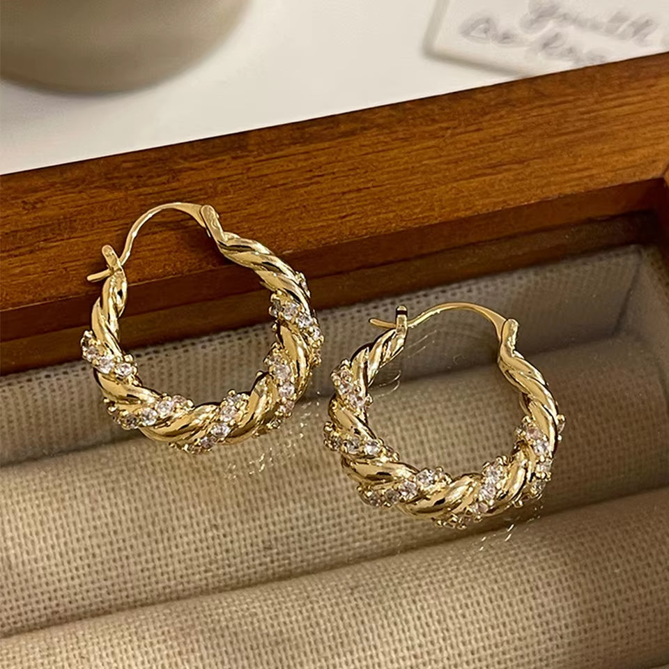 New Unique Shiny Zircon Winding Hoop Earrings for Women Fashion OL Style Gold Color Ear Accessories Party Jewelry