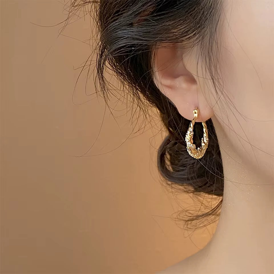 New Unique Shiny Zircon Winding Hoop Earrings for Women Fashion OL Style Gold Color Ear Accessories Party Jewelry